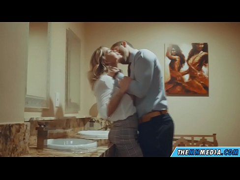 ❤️ когда грудастая блондинка соблазняет тебя в общественном туалете ️❌ Порно видео у нас ❤